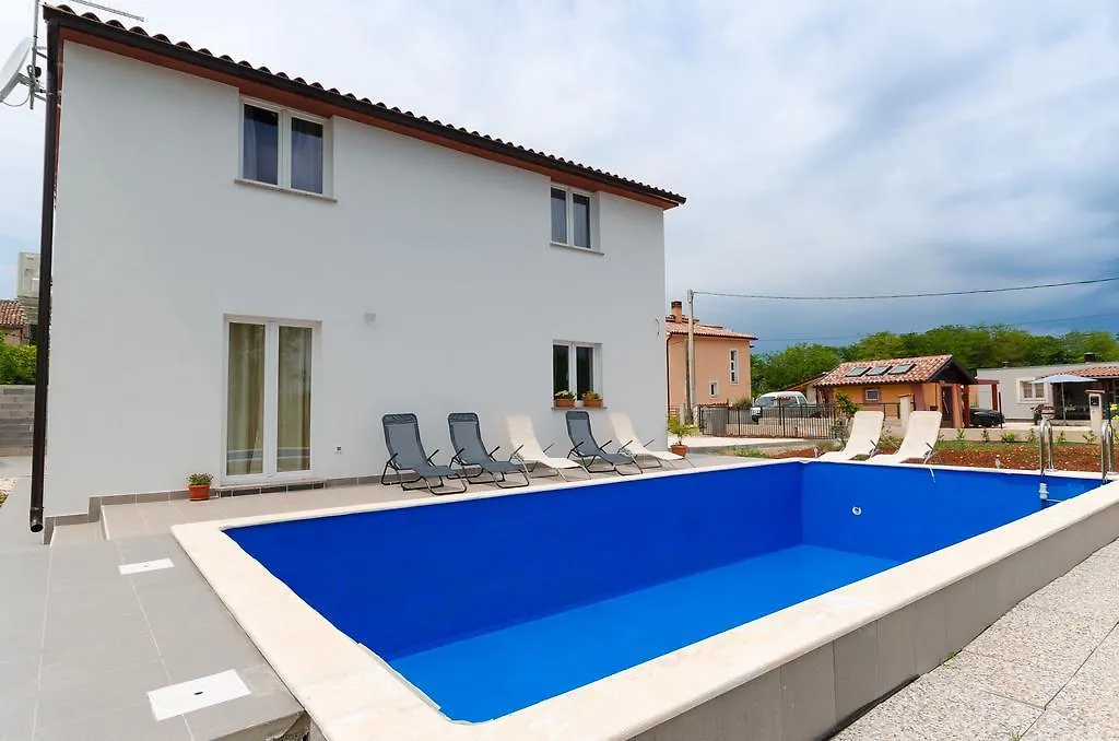 House Andrej Villa Pula 0*,